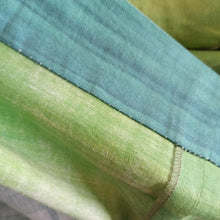 Laden Sie das Bild in den Galerie-Viewer, 1950s 1960s - Stunning Green Shades Cotton Dress - W30 (76cm)