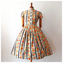 Charger l'image dans la galerie, 1950s - CONFEZIONI DOREA, Italy - Lovely Floral Print Dress - W26 (66cm)