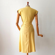 Cargar imagen en el visor de la galería, 1940s - Stunning Black & Yellow French Linen Dress - W26 (66cm)