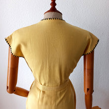 Cargar imagen en el visor de la galería, 1940s - Stunning Black & Yellow French Linen Dress - W26 (66cm)
