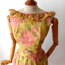 Laden Sie das Bild in den Galerie-Viewer, Early 1960s - Adorable Roseprint Organza Dress - W26 (66cm)