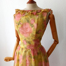 Laden Sie das Bild in den Galerie-Viewer, Early 1960s - Adorable Roseprint Organza Dress - W26 (66cm)
