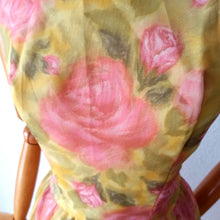 Laden Sie das Bild in den Galerie-Viewer, Early 1960s - Adorable Roseprint Organza Dress - W26 (66cm)