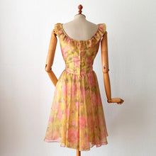 Laden Sie das Bild in den Galerie-Viewer, Early 1960s - Adorable Roseprint Organza Dress - W26 (66cm)