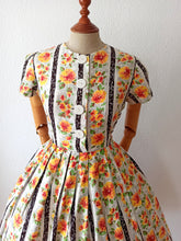 Charger l'image dans la galerie, 1950s - CONFEZIONI DOREA, Italy - Lovely Floral Print Dress - W26 (66cm)