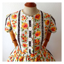 Charger l'image dans la galerie, 1950s - CONFEZIONI DOREA, Italy - Lovely Floral Print Dress - W26 (66cm)