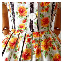 Charger l'image dans la galerie, 1950s - CONFEZIONI DOREA, Italy - Lovely Floral Print Dress - W26 (66cm)