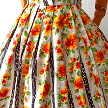 Charger l'image dans la galerie, 1950s - CONFEZIONI DOREA, Italy - Lovely Floral Print Dress - W26 (66cm)