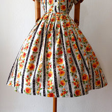 Charger l'image dans la galerie, 1950s - CONFEZIONI DOREA, Italy - Lovely Floral Print Dress - W26 (66cm)