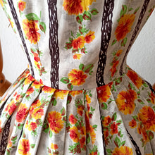 Charger l'image dans la galerie, 1950s - CONFEZIONI DOREA, Italy - Lovely Floral Print Dress - W26 (66cm)