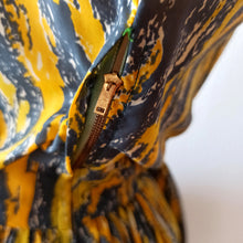 Charger l'image dans la galerie, 1950s - Fabulous French Abstract Dress - W28.5 (72cm)