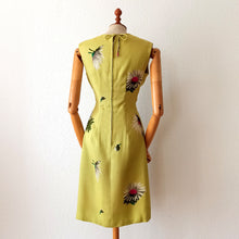 Load image into Gallery viewer, 1960s - MAMIUR - CONFEZIONI DI LUSSO, Italy - Stunning Green Dress - W29 (74cm)