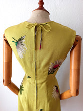 Load image into Gallery viewer, 1960s - MAMIUR - CONFEZIONI DI LUSSO, Italy - Stunning Green Dress - W29 (74cm)