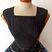 Laden Sie das Bild in den Galerie-Viewer, 1950s - Stunning French Black Embroidery Dress - W28 (70cm)