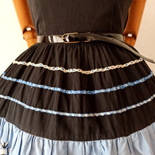 Laden Sie das Bild in den Galerie-Viewer, 1950s - Stunning French Black Embroidery Dress - W28 (70cm)