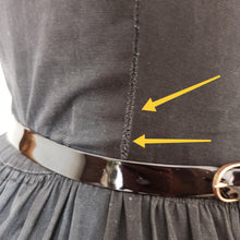 Laden Sie das Bild in den Galerie-Viewer, 1950s - Stunning French Black Embroidery Dress - W28 (70cm)