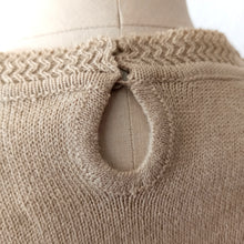 Laden Sie das Bild in den Galerie-Viewer, 1960s - SNIA, Spain - Adorable Beige Cardigan & Top Knit Set - Sz. Medium