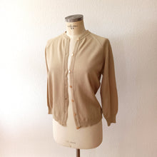 Laden Sie das Bild in den Galerie-Viewer, 1960s - SNIA, Spain - Adorable Beige Cardigan & Top Knit Set - Sz. Medium
