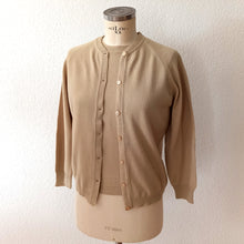 Laden Sie das Bild in den Galerie-Viewer, 1960s - SNIA, Spain - Adorable Beige Cardigan & Top Knit Set - Sz. Medium