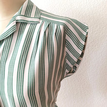 Charger l'image dans la galerie, 1950s - Adorable Green Striped Rayon Blouse - W31 (80cm)