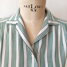 Charger l'image dans la galerie, 1950s - Adorable Green Striped Rayon Blouse - W31 (80cm)