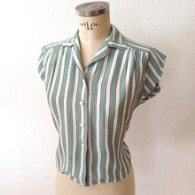 Charger l'image dans la galerie, 1950s - Adorable Green Striped Rayon Blouse - W31 (80cm)