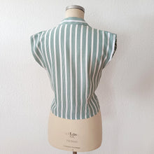 Charger l'image dans la galerie, 1950s - Adorable Green Striped Rayon Blouse - W31 (80cm)