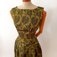 Laden Sie das Bild in den Galerie-Viewer, 1960s - TINETTA, Germany - Stunning Olive Green Cocktail Dress - W27 (68cm)