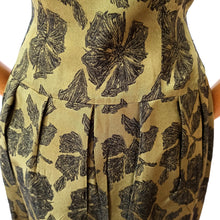 Laden Sie das Bild in den Galerie-Viewer, 1960s - TINETTA, Germany - Stunning Olive Green Cocktail Dress - W27 (68cm)