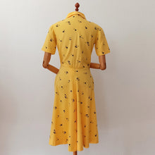 Charger l'image dans la galerie, 1940s 1950s - Beautiful Butter Yellow Cotton Dress - W28.5 (72cm)