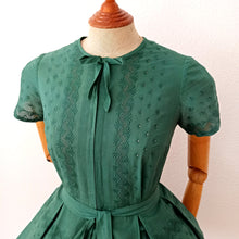 Charger l'image dans la galerie, 1950s 1960s - Adorable Forest Green Cotton Dress - W27 (68cm)