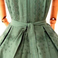Charger l'image dans la galerie, 1950s 1960s - Adorable Forest Green Cotton Dress - W27 (68cm)