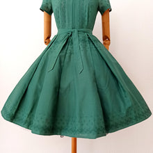 Charger l'image dans la galerie, 1950s 1960s - Adorable Forest Green Cotton Dress - W27 (68cm)