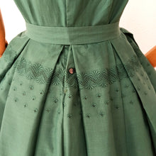 Charger l'image dans la galerie, 1950s 1960s - Adorable Forest Green Cotton Dress - W27 (68cm)