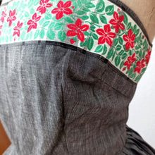 Charger l'image dans la galerie, 1950s - FRANCE - Gorgeous Grey Floral Cotton Dress - W27.5 (70cm)