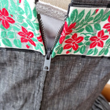 Charger l'image dans la galerie, 1950s - FRANCE - Gorgeous Grey Floral Cotton Dress - W27.5 (70cm)