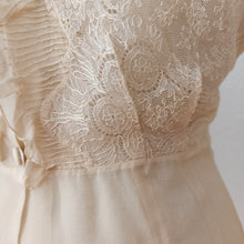 Cargar imagen en el visor de la galería, 1940s - Exquisite Handmade French Silk Sheer Blouse - W31 (80cm)
