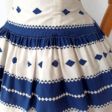 Charger l'image dans la galerie, 1950s - Fabulous Diamonds Cotton Dress - W32 (82cm)