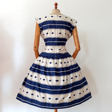 Charger l'image dans la galerie, 1950s - Fabulous Diamonds Cotton Dress - W32 (82cm)