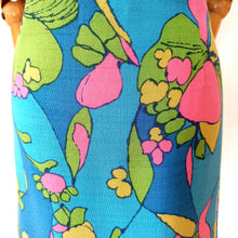 Load image into Gallery viewer, 1960s - Gorgeous Abstract Floral Rayon Dress - W33 (84cm)