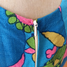 Load image into Gallery viewer, 1960s - Gorgeous Abstract Floral Rayon Dress - W33 (84cm)
