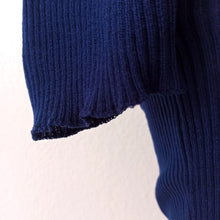 Charger l'image dans la galerie, 1960s - Gorgeous Navy Knit Top - Sz. S/M