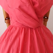 Charger l'image dans la galerie, 1950s 1960s - Stunning Coral Cotton Dress - W28 (72cm)