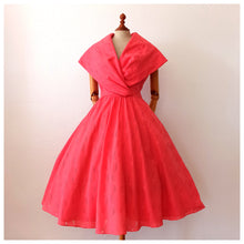 Charger l'image dans la galerie, 1950s 1960s - Stunning Coral Cotton Dress - W28 (72cm)