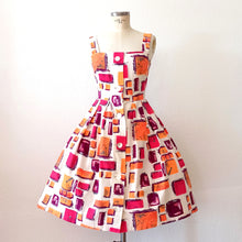 Charger l'image dans la galerie, 1950s - G. Y. MUOTI-TUOTE, Helsinki - Abstract Linen Bolero Dress - W27 (68cm)