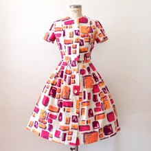 Charger l'image dans la galerie, 1950s - G. Y. MUOTI-TUOTE, Helsinki - Abstract Linen Bolero Dress - W27 (68cm)