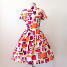 Charger l'image dans la galerie, 1950s - G. Y. MUOTI-TUOTE, Helsinki - Abstract Linen Bolero Dress - W27 (68cm)