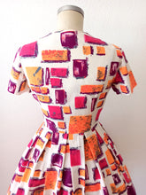 Charger l'image dans la galerie, 1950s - G. Y. MUOTI-TUOTE, Helsinki - Abstract Linen Bolero Dress - W27 (68cm)