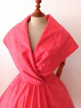 Charger l'image dans la galerie, 1950s 1960s - Stunning Coral Cotton Dress - W28 (72cm)