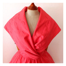 Charger l'image dans la galerie, 1950s 1960s - Stunning Coral Cotton Dress - W28 (72cm)